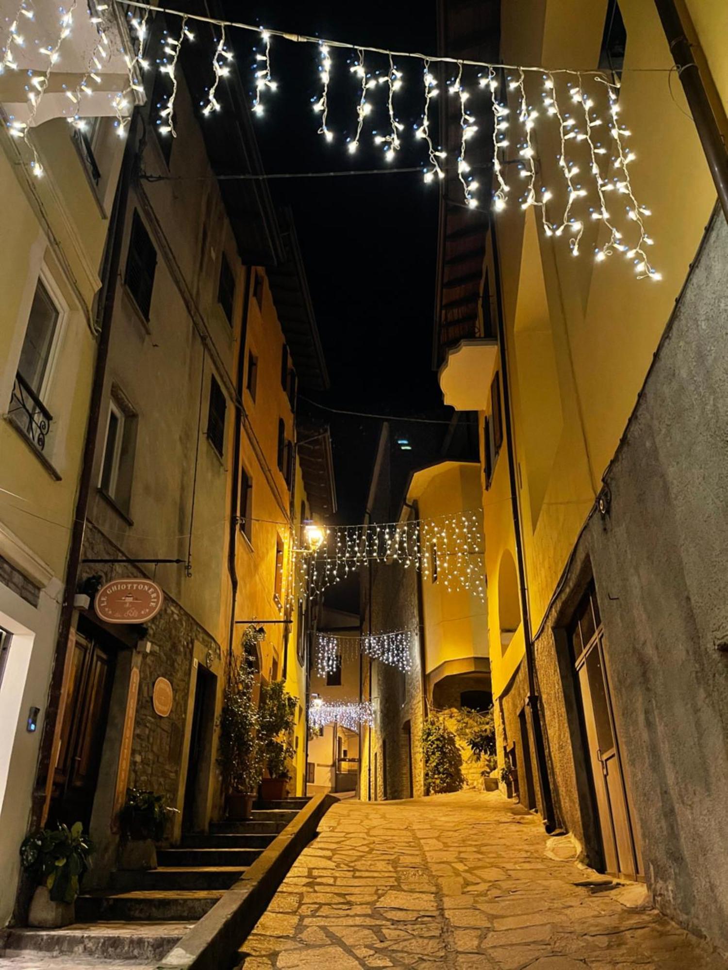 La Quintessenza Del Borgo Bed & Breakfast Varzi Exterior photo