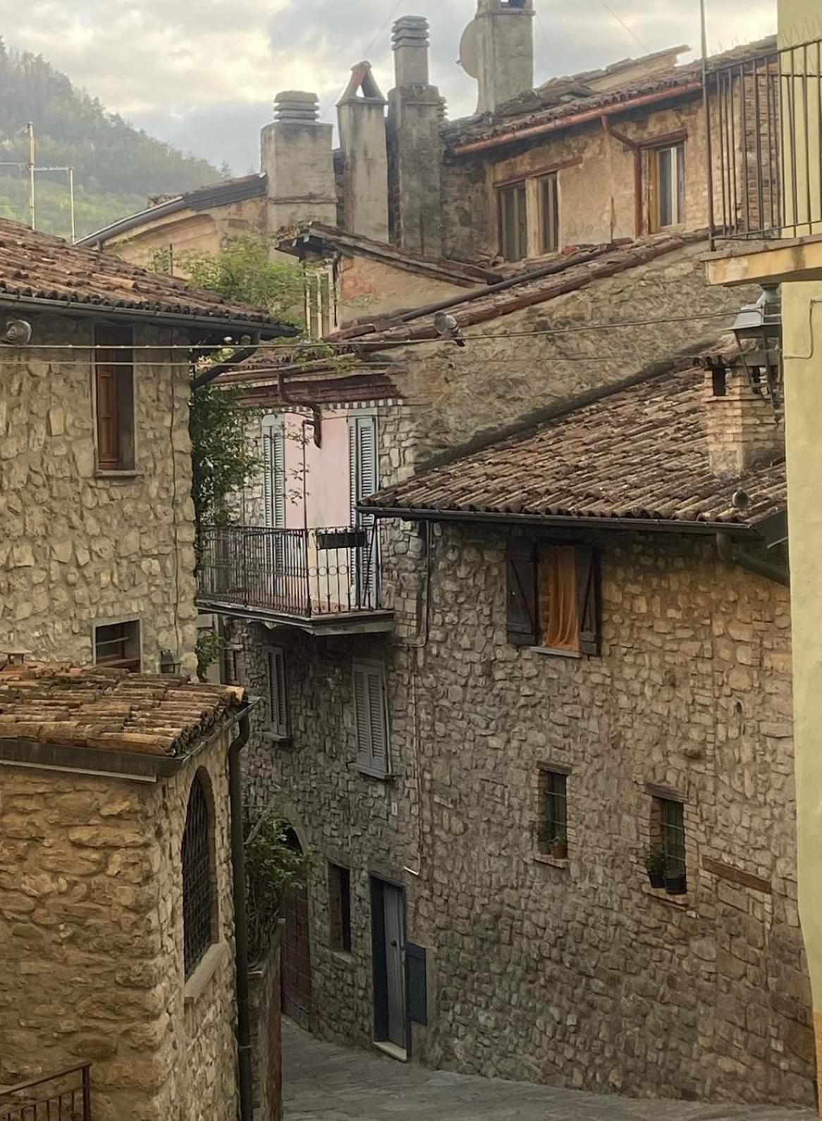 La Quintessenza Del Borgo Bed & Breakfast Varzi Exterior photo